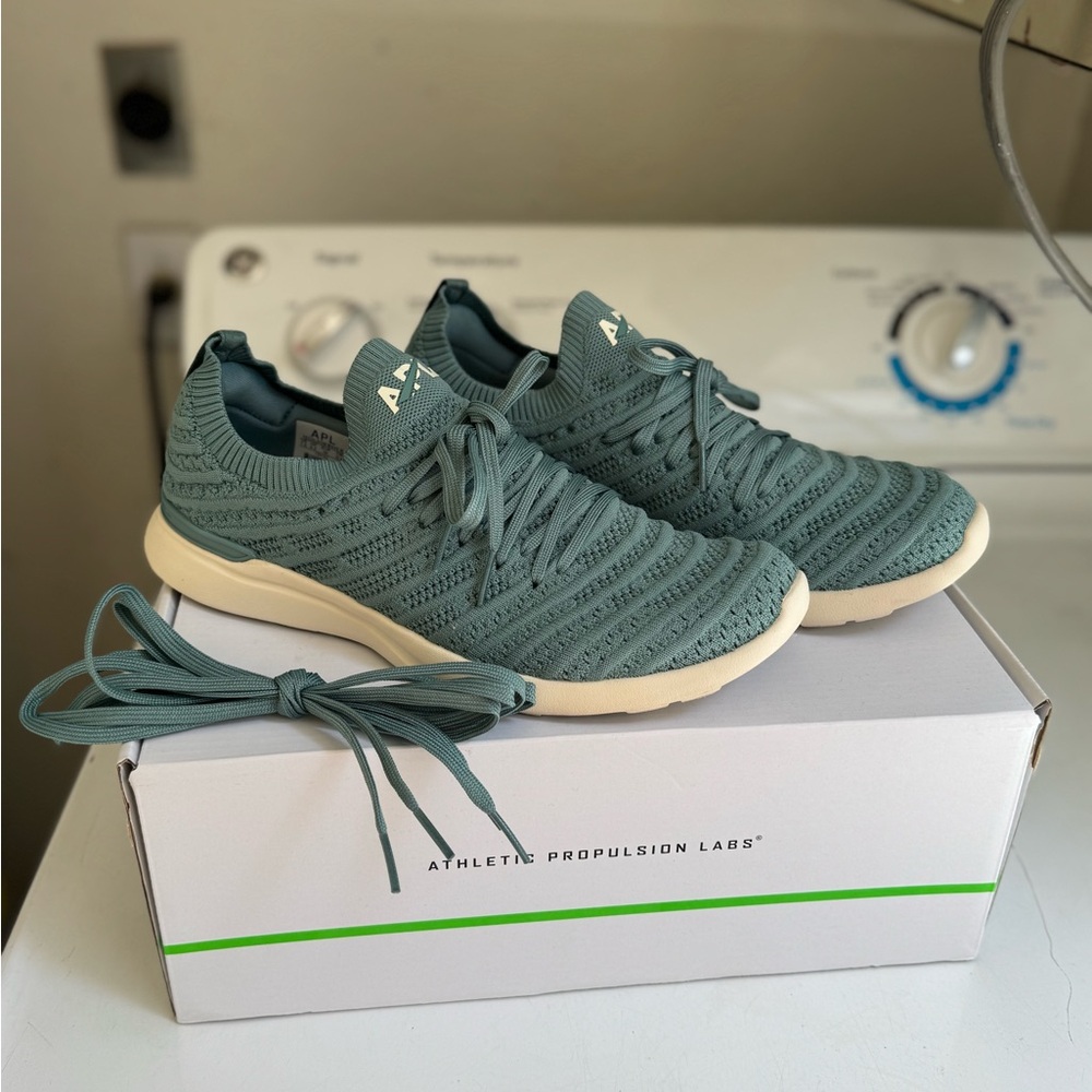 APL Techloom Wave Athletic Shoes